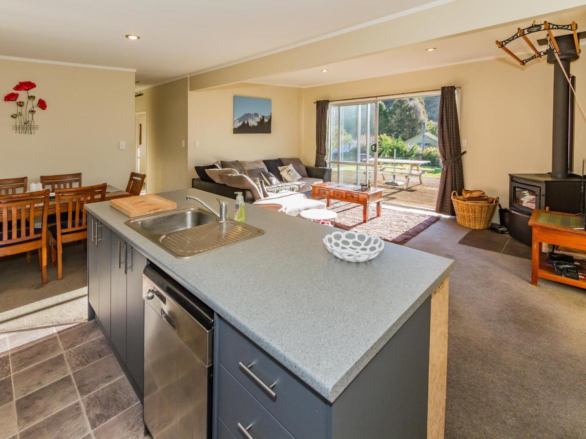 Pikorua - Raurimu Holiday Home Нешнел-Парк Экстерьер фото
